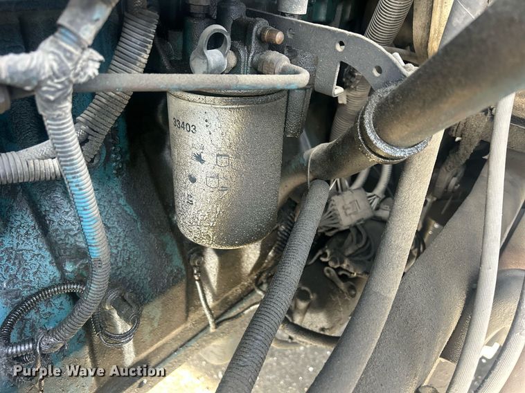 image for item MO9288 2001 International  4700 flatbed truck