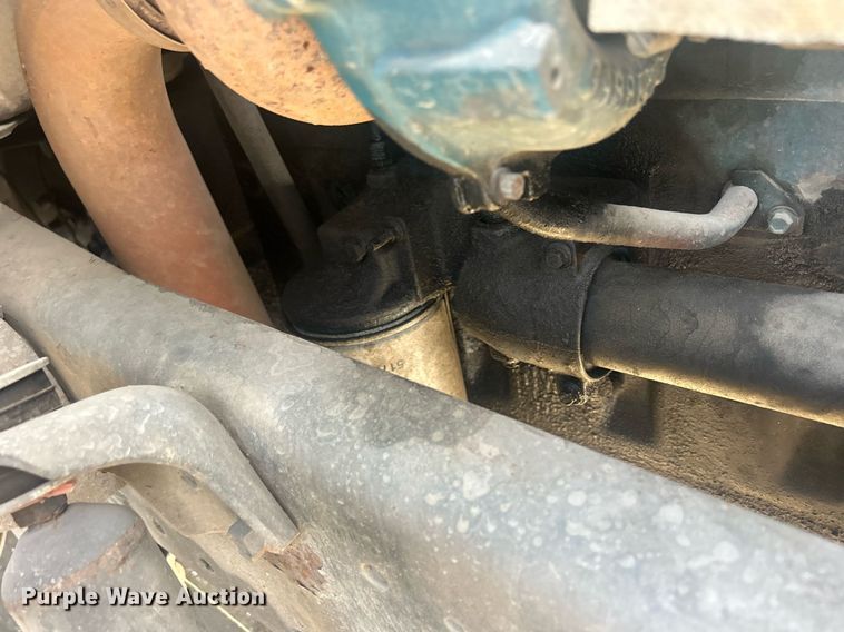 image for item MO9288 2001 International  4700 flatbed truck