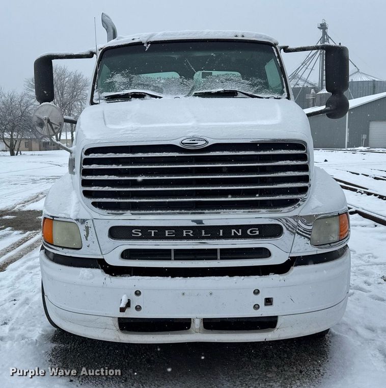 image for item OG9753 2002 Sterling A9500 truck cab and chassis
