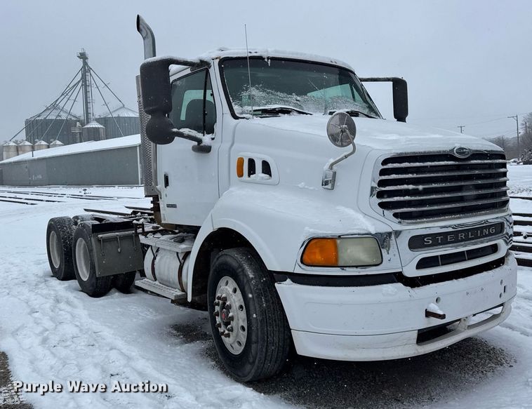 image for item OG9753 2002 Sterling A9500 truck cab and chassis