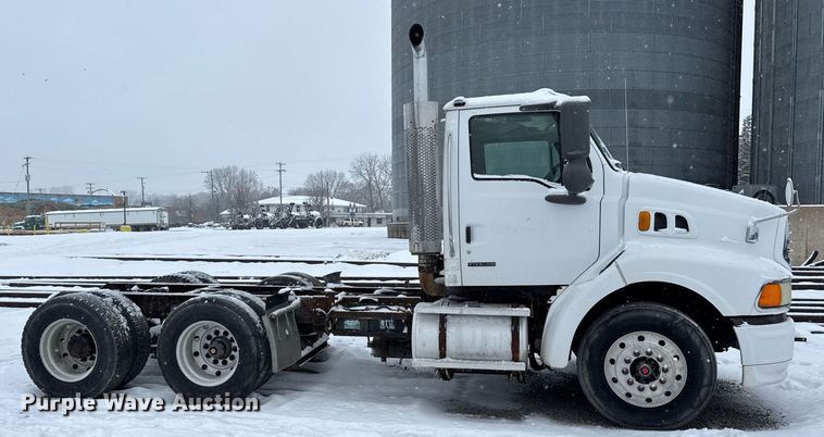 image for item OG9753 2002 Sterling A9500 truck cab and chassis