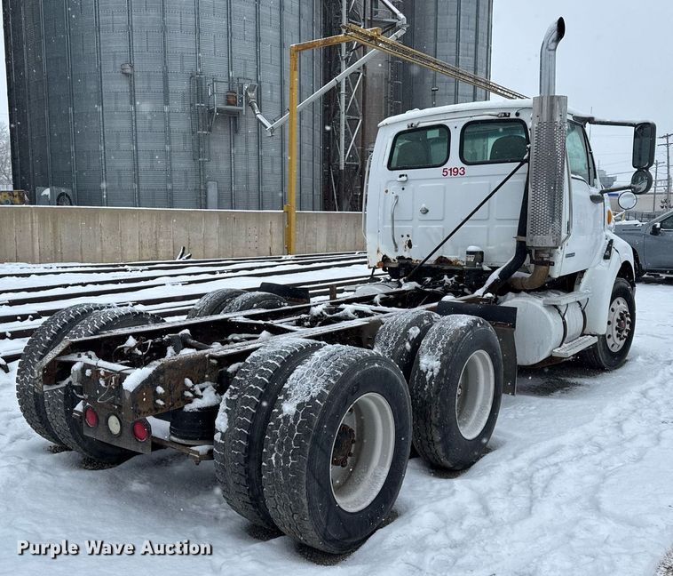 image for item OG9753 2002 Sterling A9500 truck cab and chassis