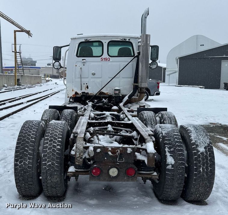 image for item OG9753 2002 Sterling A9500 truck cab and chassis