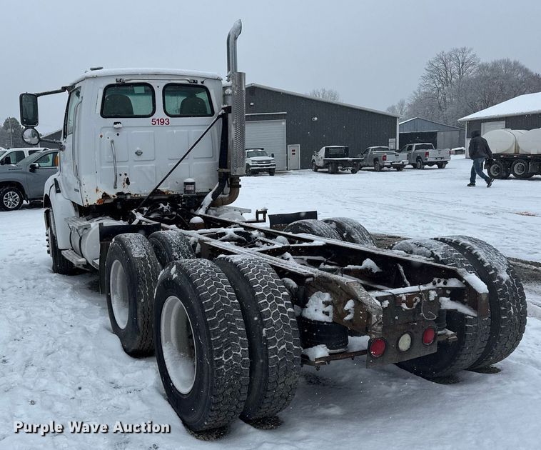 image for item OG9753 2002 Sterling A9500 truck cab and chassis