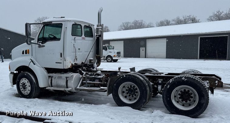 image for item OG9753 2002 Sterling A9500 truck cab and chassis