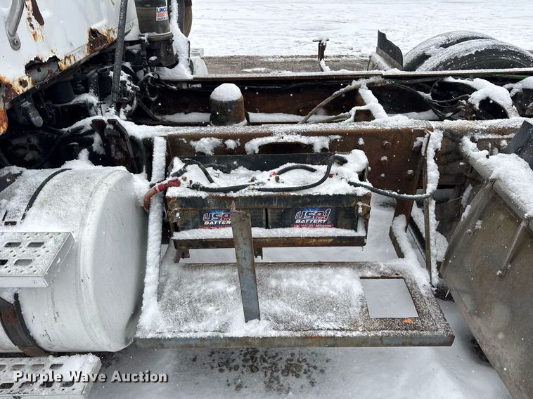 image for item OG9753 2002 Sterling A9500 truck cab and chassis