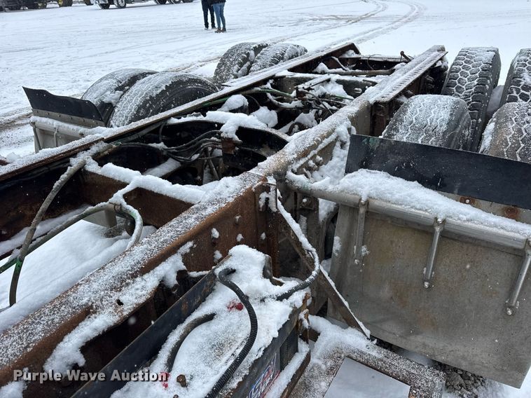 image for item OG9753 2002 Sterling A9500 truck cab and chassis