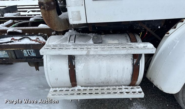 image for item OG9753 2002 Sterling A9500 truck cab and chassis