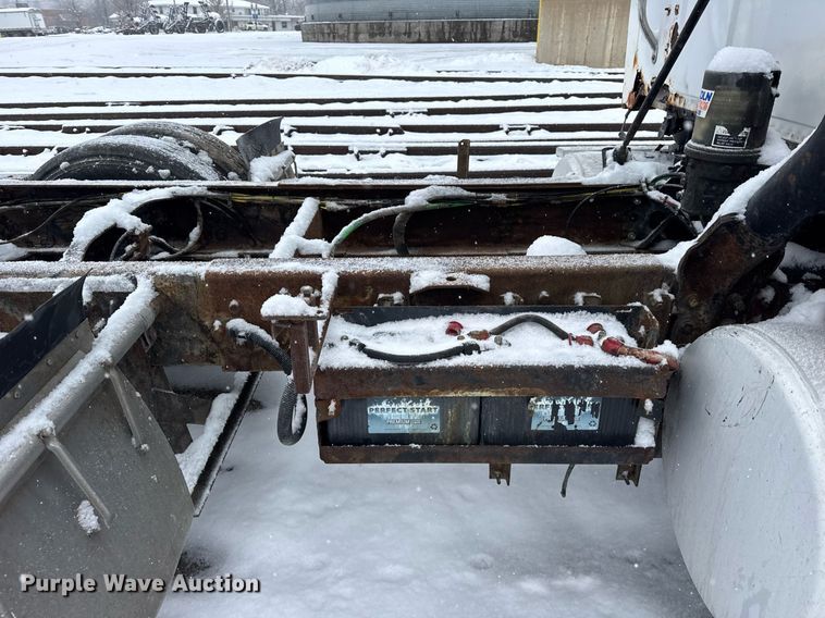 image for item OG9753 2002 Sterling A9500 truck cab and chassis