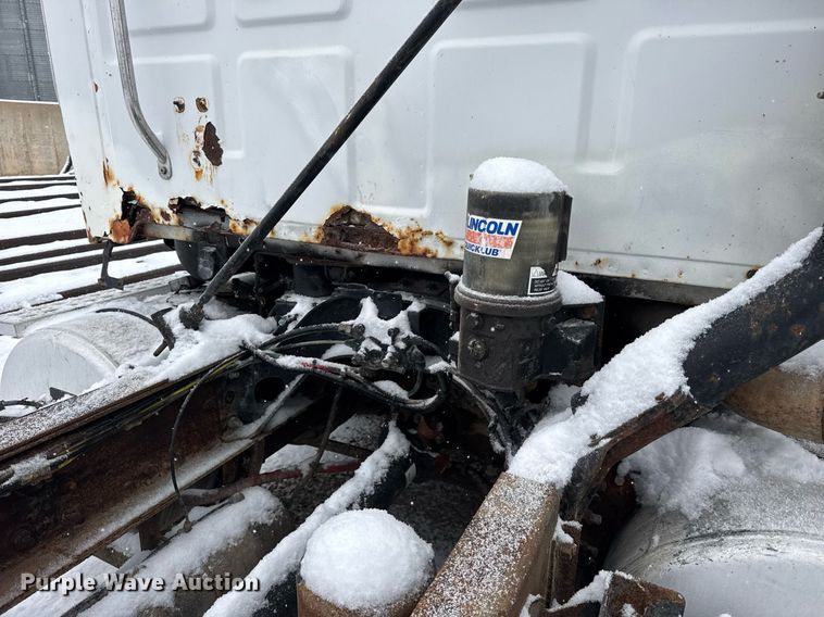 image for item OG9753 2002 Sterling A9500 truck cab and chassis