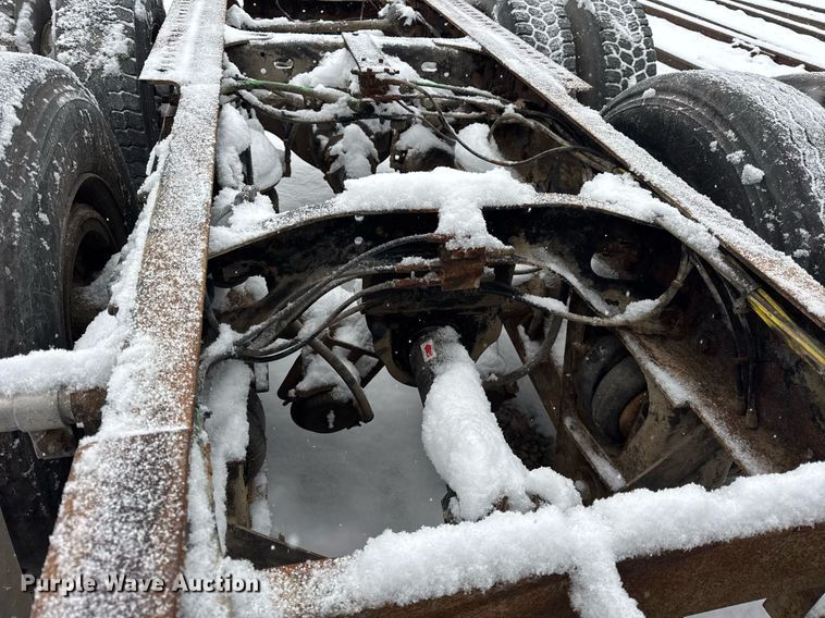 image for item OG9753 2002 Sterling A9500 truck cab and chassis