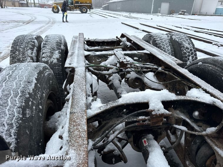 image for item OG9753 2002 Sterling A9500 truck cab and chassis