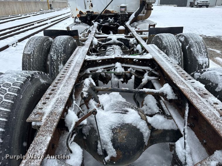 image for item OG9753 2002 Sterling A9500 truck cab and chassis