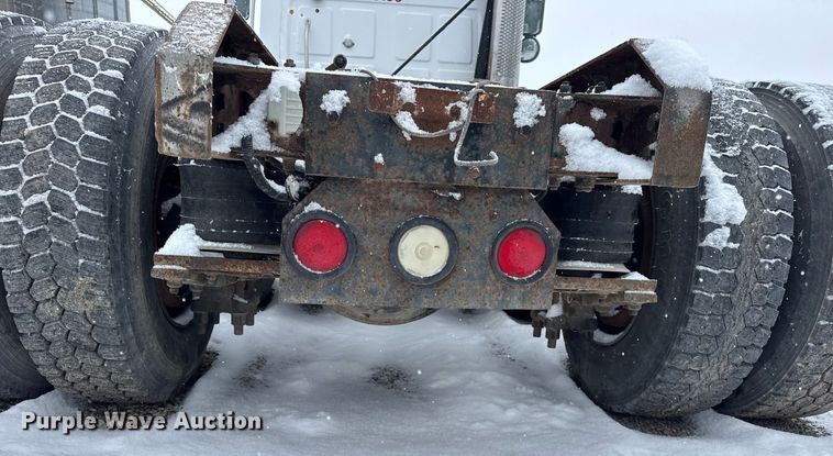 image for item OG9753 2002 Sterling A9500 truck cab and chassis