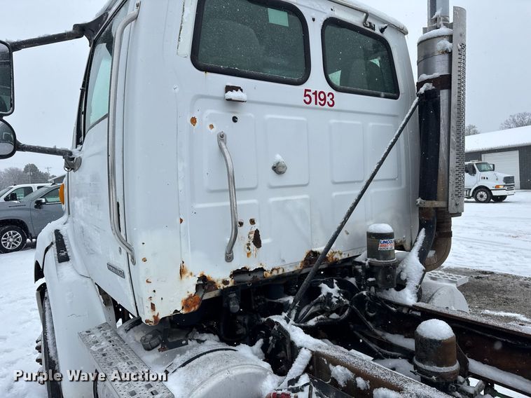 image for item OG9753 2002 Sterling A9500 truck cab and chassis