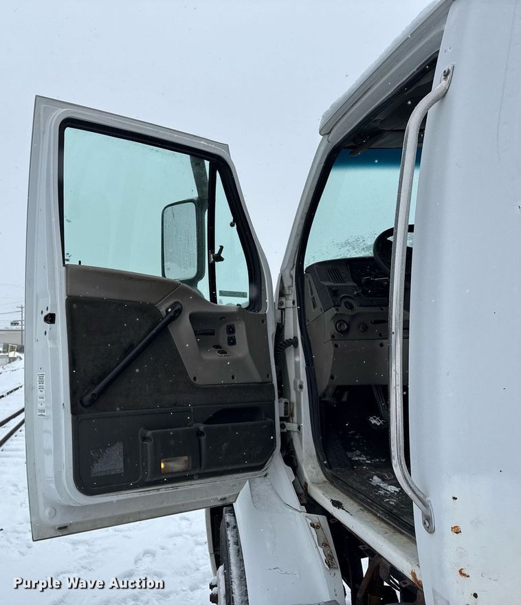 image for item OG9753 2002 Sterling A9500 truck cab and chassis