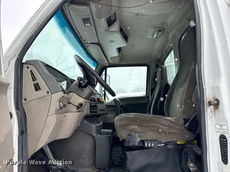 image for item OG9753 2002 Sterling A9500 truck cab and chassis