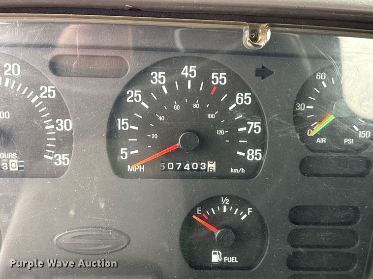 image for item OG9753 2002 Sterling A9500 truck cab and chassis