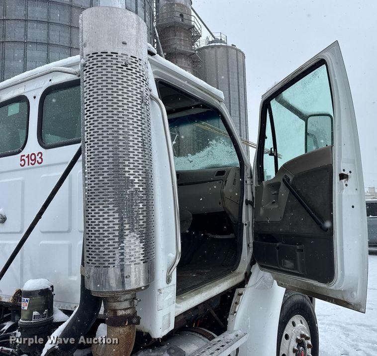 image for item OG9753 2002 Sterling A9500 truck cab and chassis