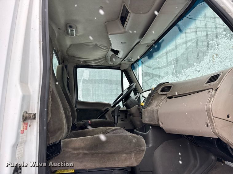 image for item OG9753 2002 Sterling A9500 truck cab and chassis