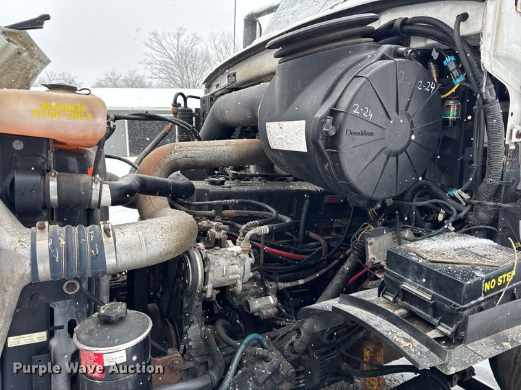 image for item OG9753 2002 Sterling A9500 truck cab and chassis