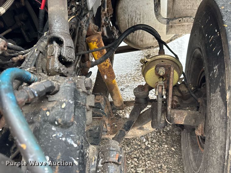 image for item OG9753 2002 Sterling A9500 truck cab and chassis