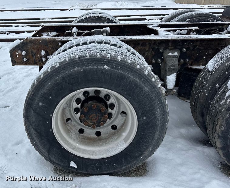 image for item OG9753 2002 Sterling A9500 truck cab and chassis