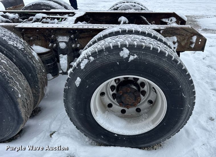 image for item OG9753 2002 Sterling A9500 truck cab and chassis