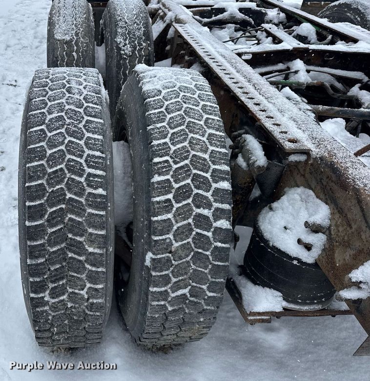 image for item OG9753 2002 Sterling A9500 truck cab and chassis