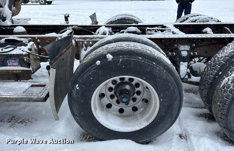 image for item OG9753 2002 Sterling A9500 truck cab and chassis