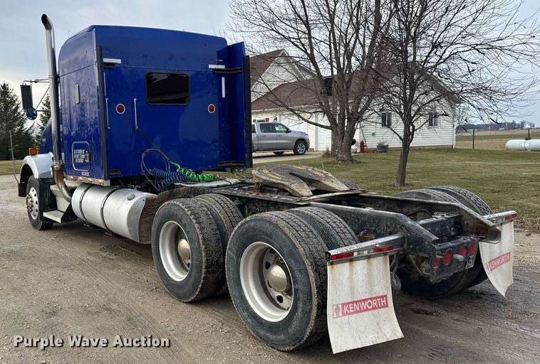 image for item OG9785 2001 Kenworth  T800 semi truck