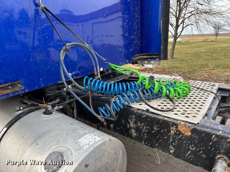 image for item OG9785 2001 Kenworth  T800 semi truck