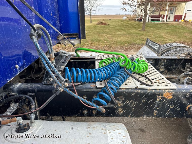 image for item OG9785 2001 Kenworth  T800 semi truck