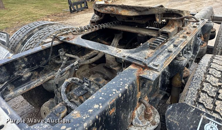 image for item OG9785 2001 Kenworth  T800 semi truck