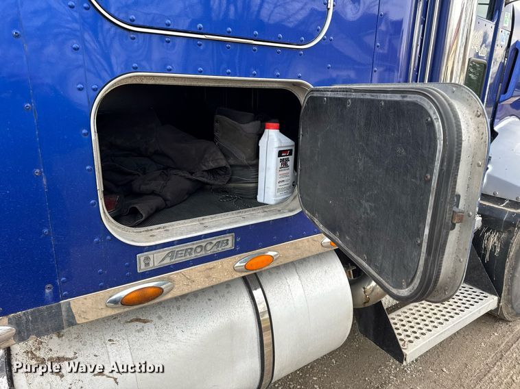 image for item OG9785 2001 Kenworth  T800 semi truck