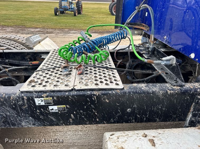 image for item OG9785 2001 Kenworth  T800 semi truck