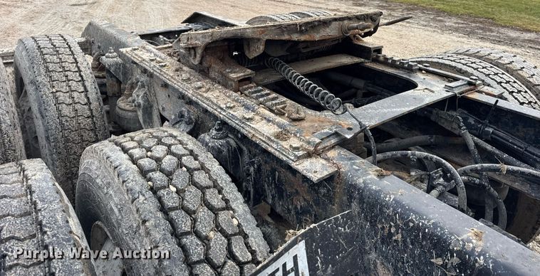 image for item OG9785 2001 Kenworth  T800 semi truck