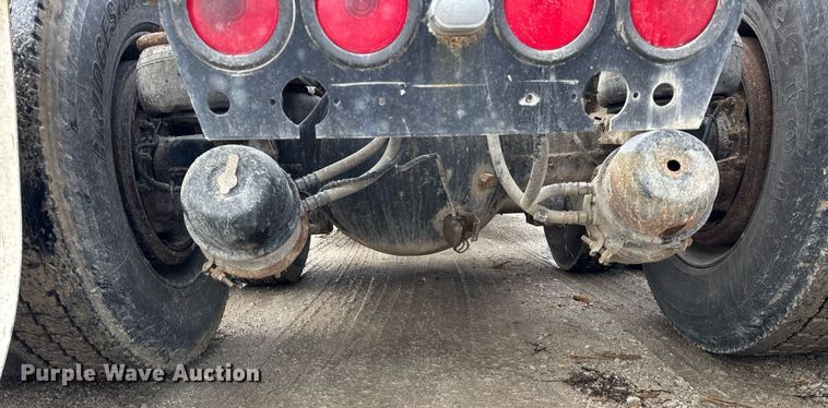 image for item OG9785 2001 Kenworth  T800 semi truck