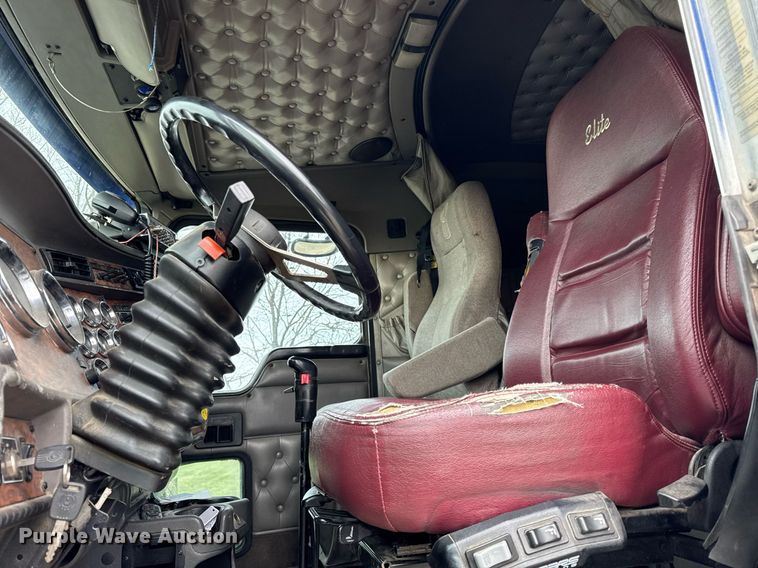 image for item OG9785 2001 Kenworth  T800 semi truck