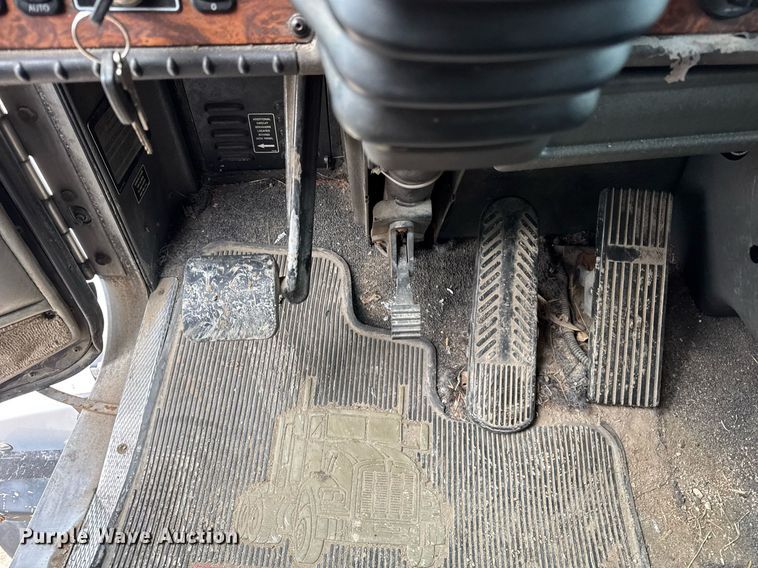 image for item OG9785 2001 Kenworth  T800 semi truck