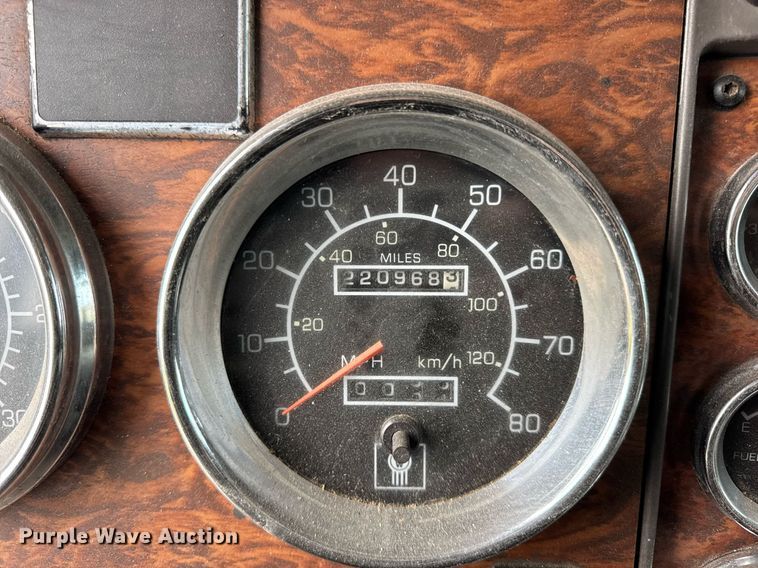 image for item OG9785 2001 Kenworth  T800 semi truck