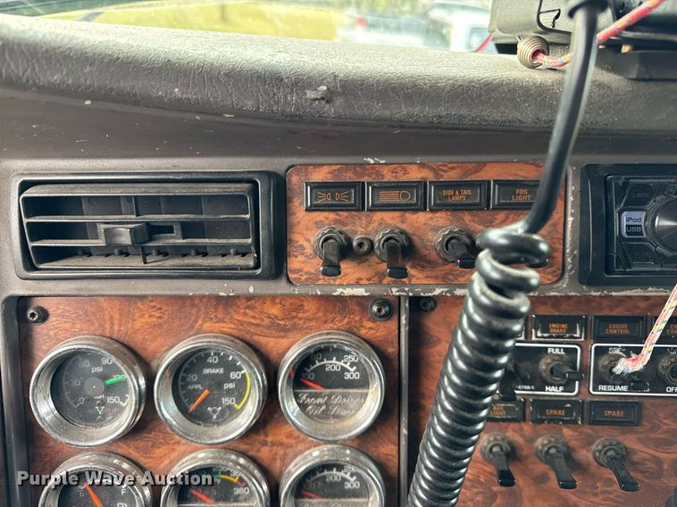 image for item OG9785 2001 Kenworth  T800 semi truck