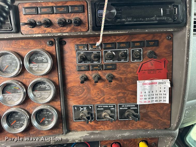 image for item OG9785 2001 Kenworth  T800 semi truck