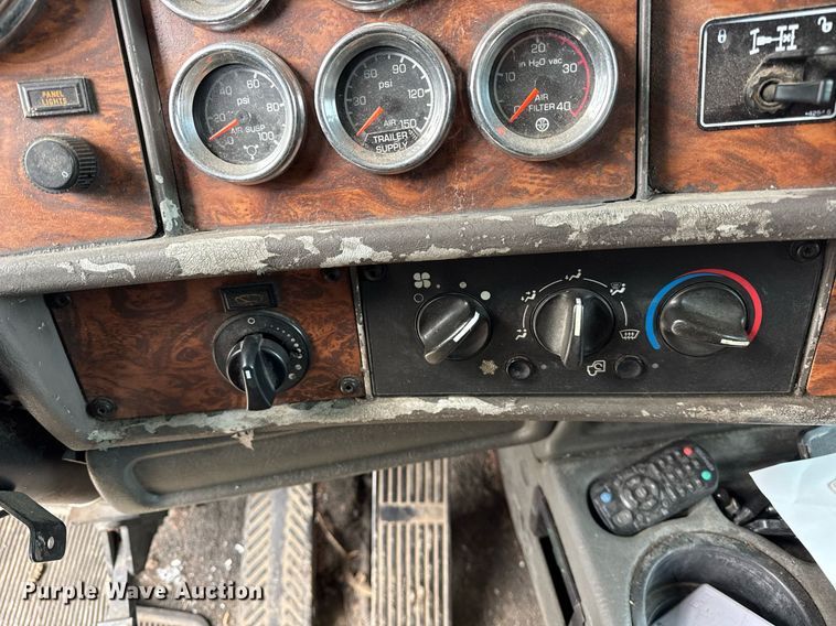 image for item OG9785 2001 Kenworth  T800 semi truck