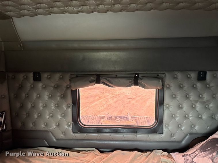 image for item OG9785 2001 Kenworth  T800 semi truck