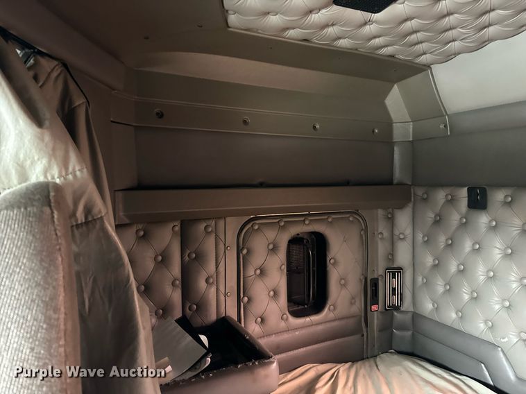 image for item OG9785 2001 Kenworth  T800 semi truck