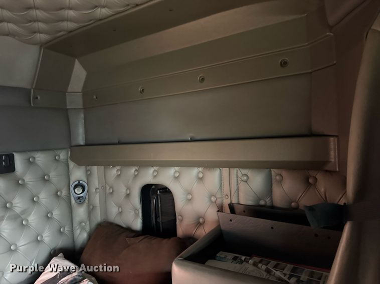 image for item OG9785 2001 Kenworth  T800 semi truck