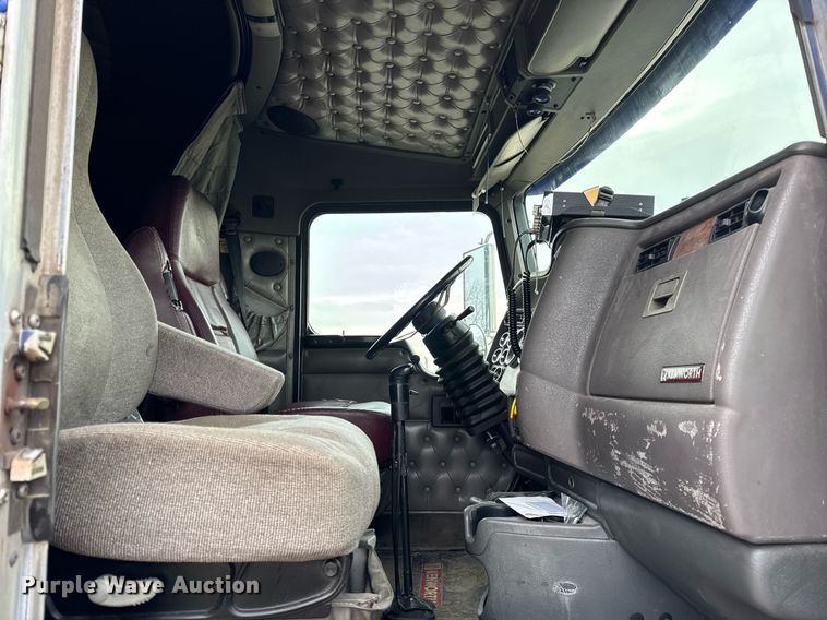 image for item OG9785 2001 Kenworth  T800 semi truck