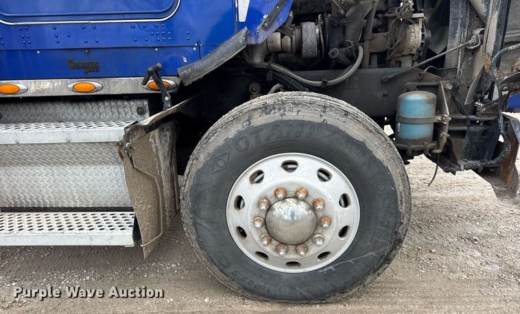 image for item OG9785 2001 Kenworth  T800 semi truck