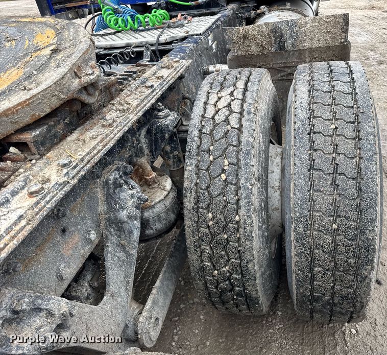 image for item OG9785 2001 Kenworth  T800 semi truck